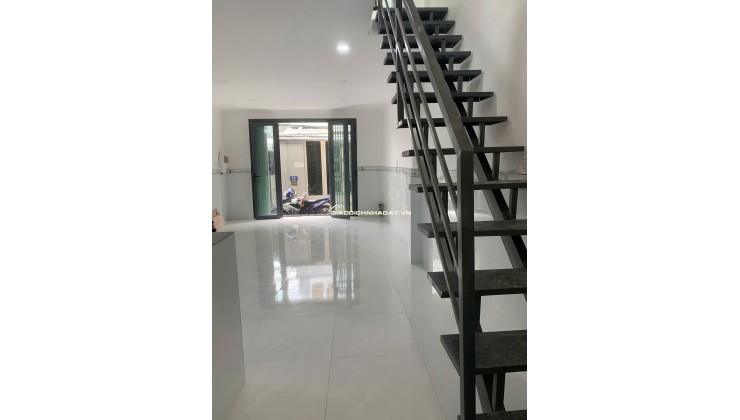 Bán nhà 1 trệt 1 gác suốt cách Nguyễn Văn Linh chỉ 100m nhà mới tinh