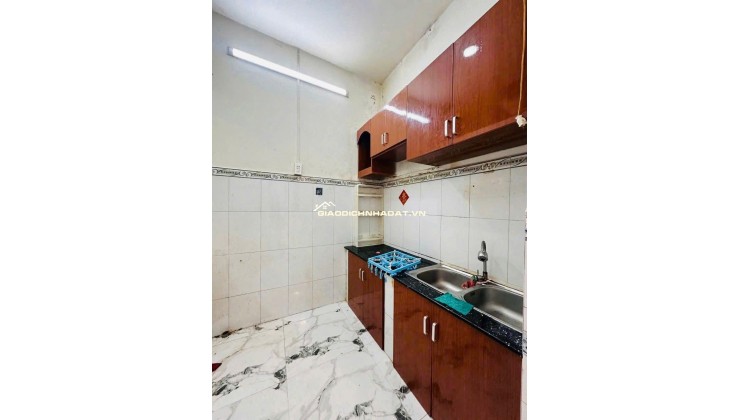 Bán gấp nhà đẹp 3 tầng Nhật Tảo Quận 10, sát mặt tiền giá nhỉnh 4 tỷ TL
