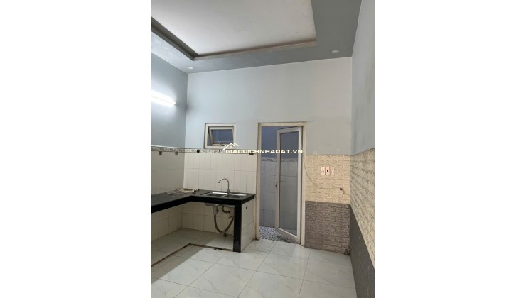 Bán nhà cấp 4 mặt tiền đường 12m KDC chợ đầu mối nông sản Thủ Đức