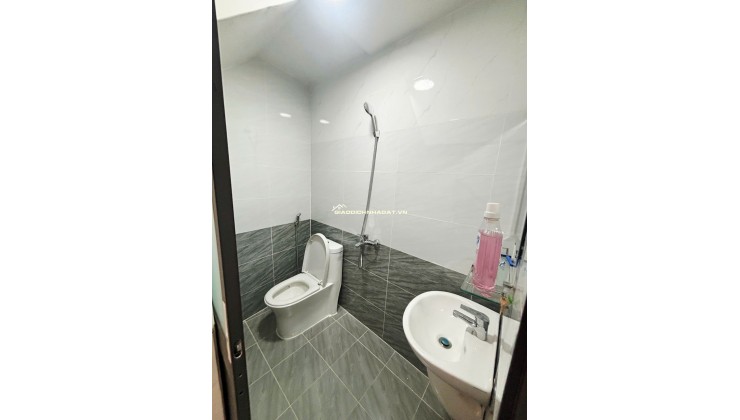 Hẻm 1/ Lý Thánh Tông, 40m2, 3 tầng, chỉ 4.75 tỷ TL, Nhà đẹp ở ngay