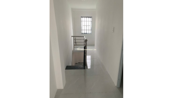 Bán nhà 1 trệt 1 gác suốt cách Nguyễn Văn Linh chỉ 100m nhà mới tinh