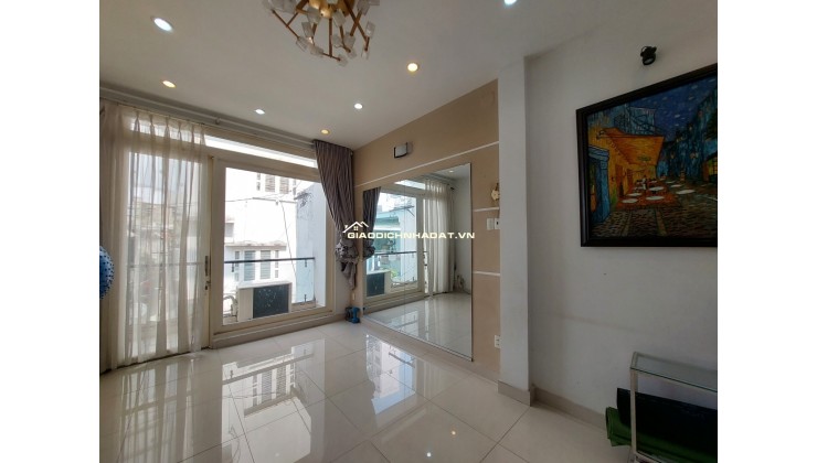 Nhà đẹp đường Phạm Ngũ Lão 5 tầng, 5 phòng ngủ, 54 m2 giá chỉ 13,5 tỷ