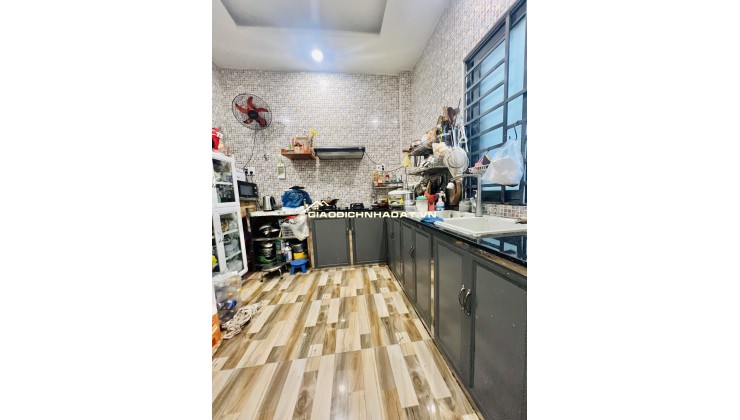 Nhà mặt tiền chợ Tân Bình, 4x17,5 xây 4 tầng cứng đẹp giá chỉ 9,999 tỷ