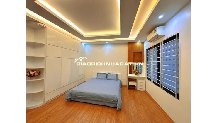 Bán nhà ngõ 132 cầu giấy 59m x5 tầng giá 15,5 tỷ ,cách ô tô 20m