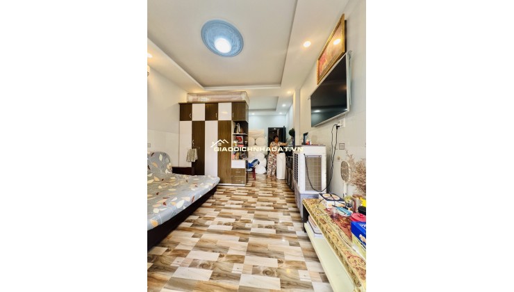 Nhà mặt tiền chợ Tân Bình, 4x17,5 xây 4 tầng cứng đẹp giá chỉ 9,999 tỷ