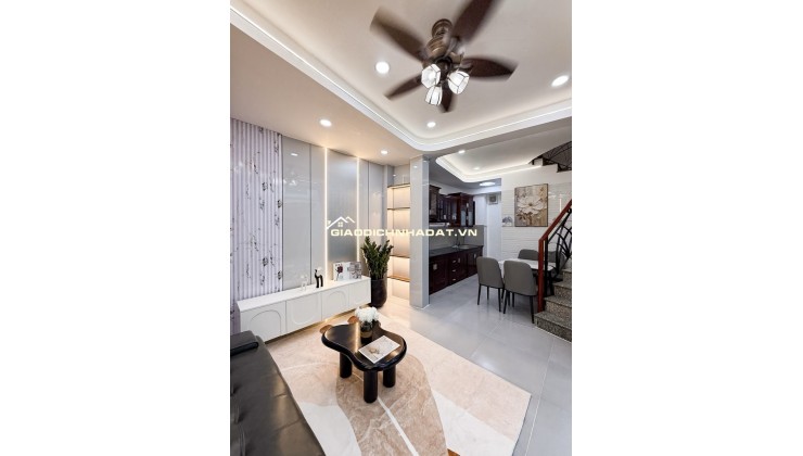 SIÊU VIP NGUYỄN ĐÌNH CHÍNH PHÚ NHUẬN - 3 TẦNG BTCT HOÀN CÔNG ĐỦ - MỚI ĐẸP FULL NỘI THẤT - DT 4.5x7 XÂY FULL - SD 65M2 - CHỈ 5.x TỶ.