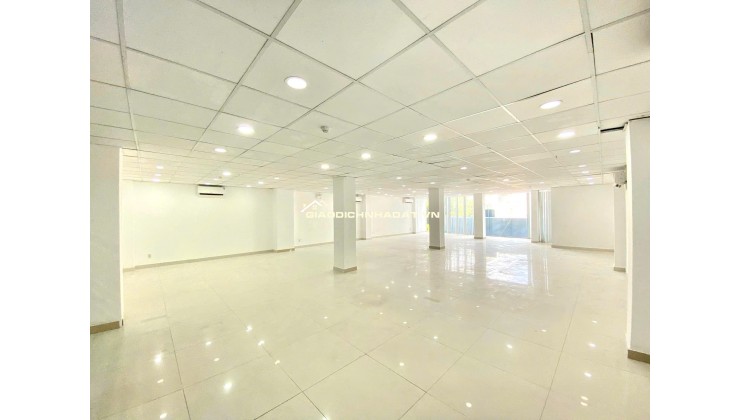 Cho thuê văn phòng sàn 154m2 view kính sáng tại Nguyễn Xí - Bình Thạnh