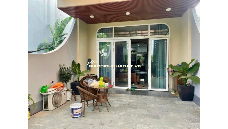 Bán nhà 3 tầng Hòa Xuân đối diện công viên xanh mát