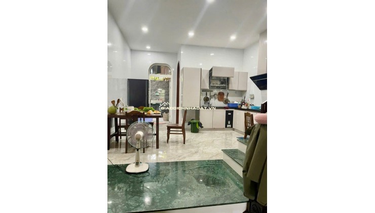Bán nhà 3 tầng Hòa Xuân đối diện công viên xanh mát