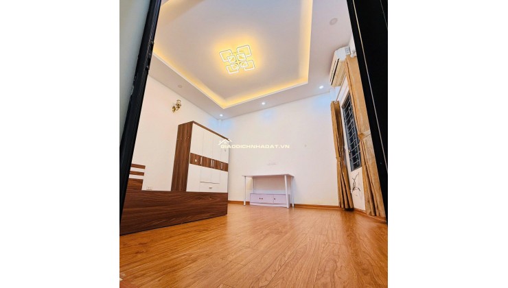 Cho thuê nhà nguyên căn Vũ Tông Phan, Khương Đình, Thanh Xuân. DT 35m x 4 tầng, giá 10tr