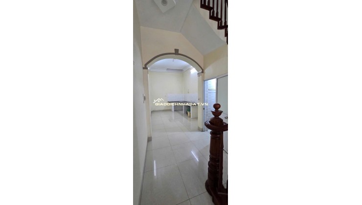Cho thuê nhà ở ngõ 182 Phú Diễn, phường Phú Diễn, Bắc Từ Liêm. DT 42m x 5 tầng, giá 17tr