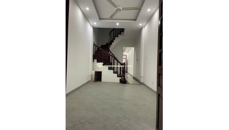 Cho thuê nhà Hoàng Văn Thái, Khương Trung, Thanh Xuân. DT 61m x 4 tầng, giá 19tr