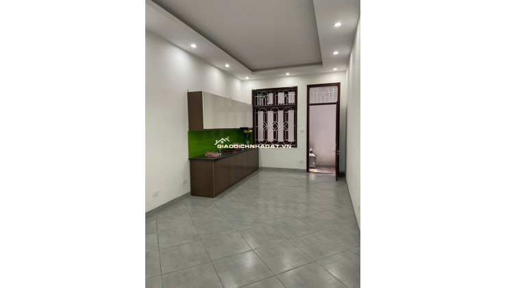 Cho thuê nhà Hoàng Văn Thái, Khương Trung, Thanh Xuân. DT 61m x 4 tầng, giá 19tr
