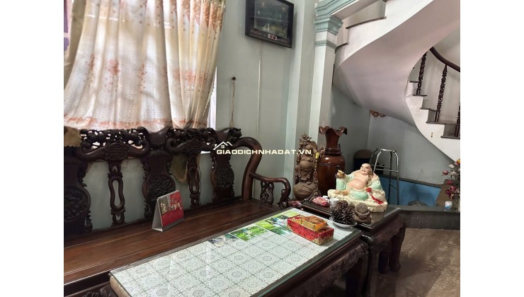 Bán nhà mặt tiền Dương Công Khi, Hóc Môn. DT 200m2, 3 tầng, 6PN. Sổ hồng, giá 15 tỷ.
