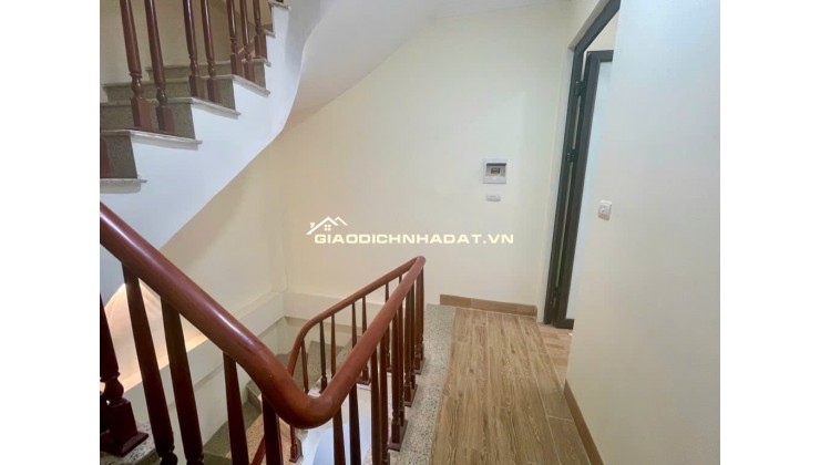 Bán gấp nhà 5T cực đẹp, gần ga tàu điện Cầu Diễn phố Hồ Tùng Mậu, Từ Liêm 33m2 giá 8.2 tỷ