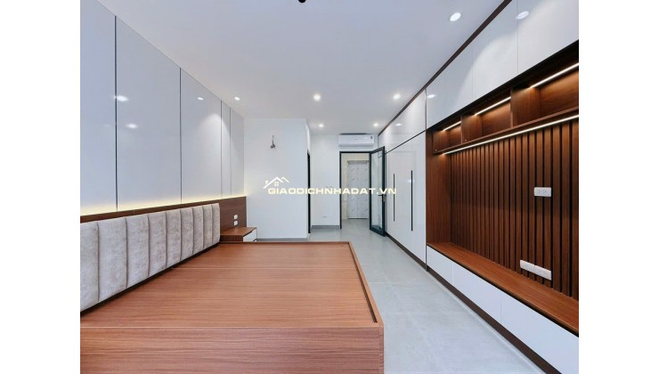 Bán Gấp Nhà Cầu Giấy 6 Tầng Thang Máy 40m2 Chỉ Nhỉnh 9 tỷ