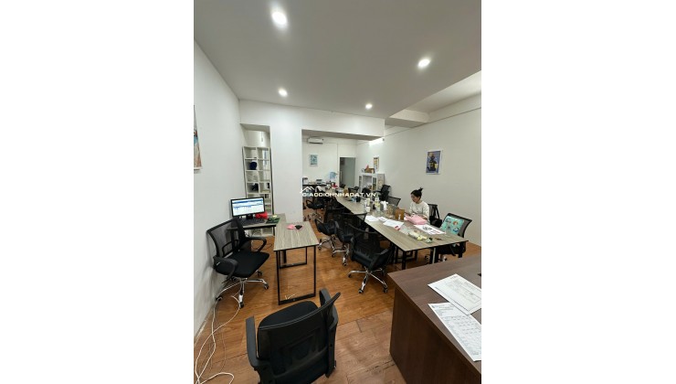 Cho thuê căn nhà mặt phố Hoàng Sâm, Cầu Giấy. DT 47m2 , MT 5m, 9 triệu/tháng. LH: 0916109086