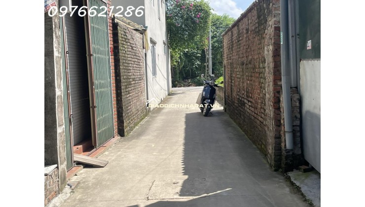 SIÊU HIẾM – Bán đất Giang Biên, ngõ ô tô, gần chợ Quán Tình Quang, 30m² giá 3,7 tỷ