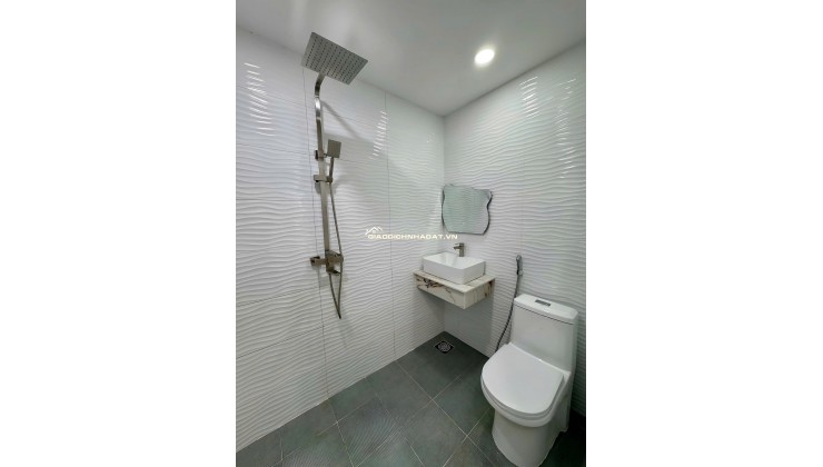 HẺM QUANG TRUNG – NHÀ MỚI 3 TẦNG GIÁ CHỈ 6.8 TỶ. LH:0779351867 – 0764071867.