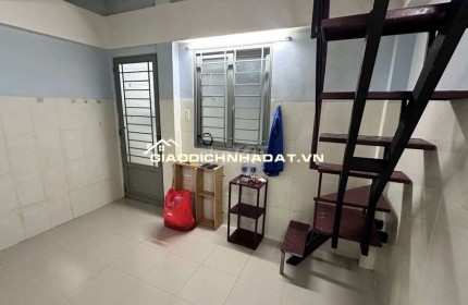 Cho Thuê Phòng trọ kiểu CCMN Quận 4 mới chỉ hơn 2 triệu/tháng, có lầu ở được 2 người.