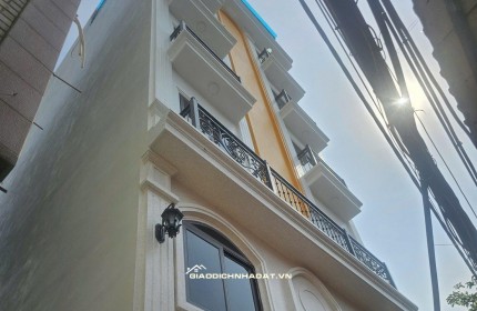Bán tòa CHDV Giáp Bát 22 Phòng, dòng tiền 1 tỷ 452tr - Tương đương lãi suất 7.5% năm.
