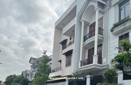 Cho thuê căn biệt thự đường 23, Hiệp Bình Chánh, nhà xây 1 trệt 2 lầu, sân thượng. DT 8x15