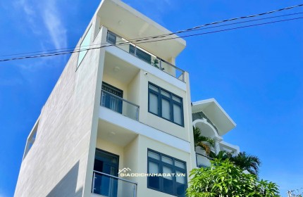 Nhà 4 tầng, 1 xẹt Đỗ Xuân Hợp, Phước Long B (Q9 cũ), đối diện chợ, 4 phòng ngủ, nhỉnh 5 tỷ