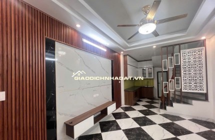 SIÊU HÓT - BÁN NHÀ TRUNG TÂM THẠCH BÀN- 30M², MT 4.5 M - 5 tầng – CHỈ 6.X TỶ,  Ô TÔ TRÁNH