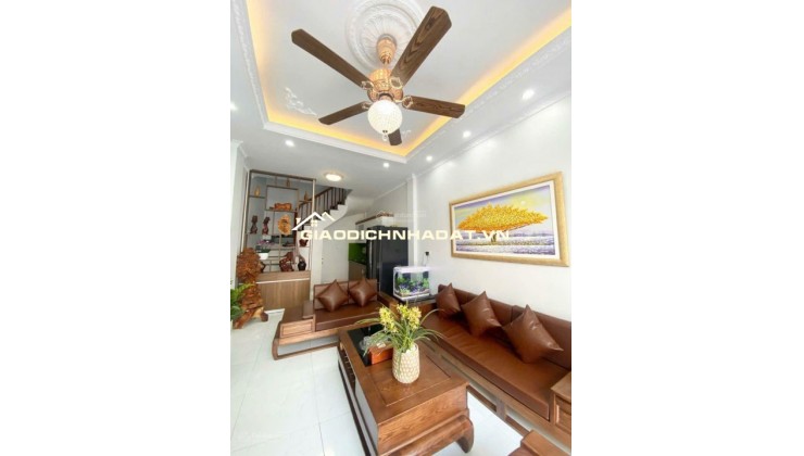 BÁN NHÀ 5 TẦNG, XUÂN ĐỈNH - BẮC TỪ LIÊM. SỔ VUÔNG, Ô TÔ ĐỖ CỔNG. GIÁ NHỈNH 4 tỷ