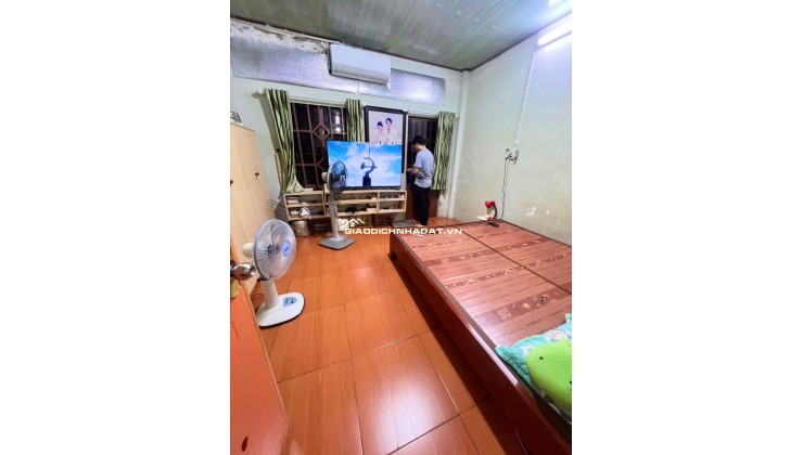 Bán nhà P Vip Tân Sơn Nhì, Hẻm gần 4m thoáng, 32m2 KLG, 2 tầng, Chỉ 3 tỷ nhỉnh TL