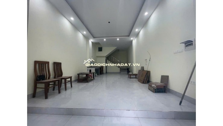 Bán nhà ngõ 465 Ngọc Thuỵ 40m x 3T oto tránh, oto vào nhà chỉ nhỉnh 6 tỷ. LH 0936123469