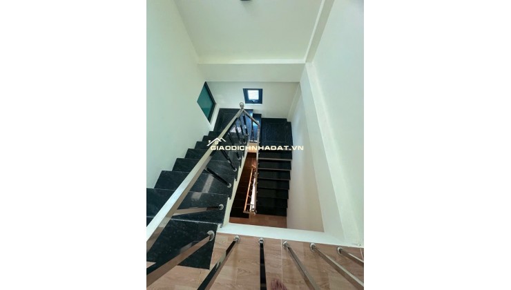 Bán nhà ngõ 465 Ngọc Thuỵ 40m x 3T oto tránh, oto vào nhà chỉ nhỉnh 6 tỷ. LH 0936123469