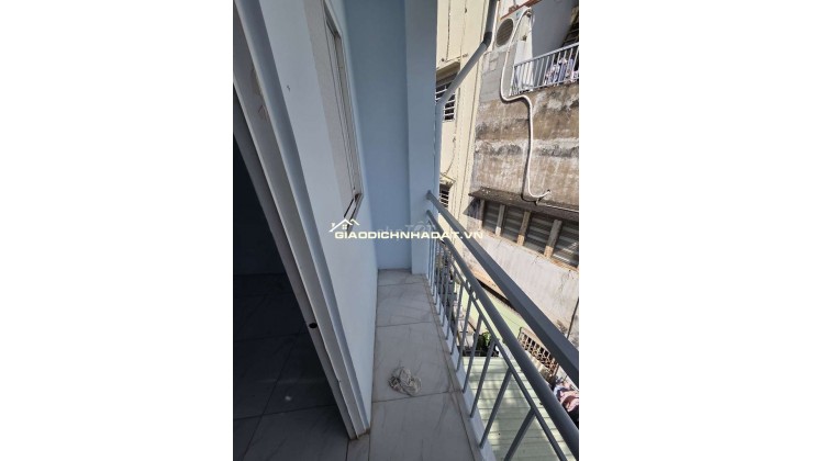 Phòng trọ kiểu cc mini Q.4 có ban công, chỉ hơn 3Tr/tháng,rộng rãi, sạch sẽ.