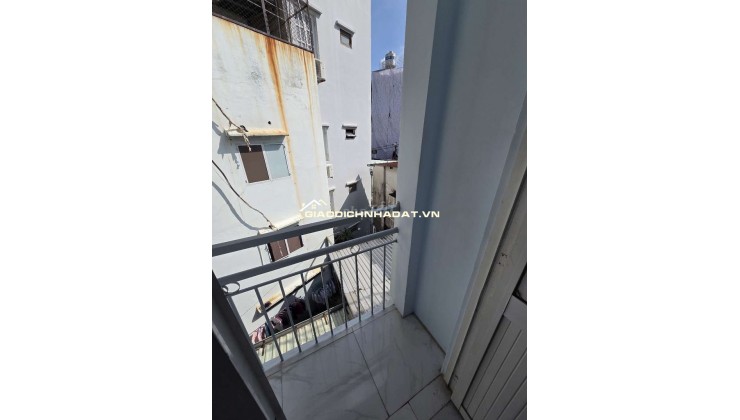 Phòng trọ kiểu cc mini Q.4 có ban công, chỉ hơn 3Tr/tháng,rộng rãi, sạch sẽ.