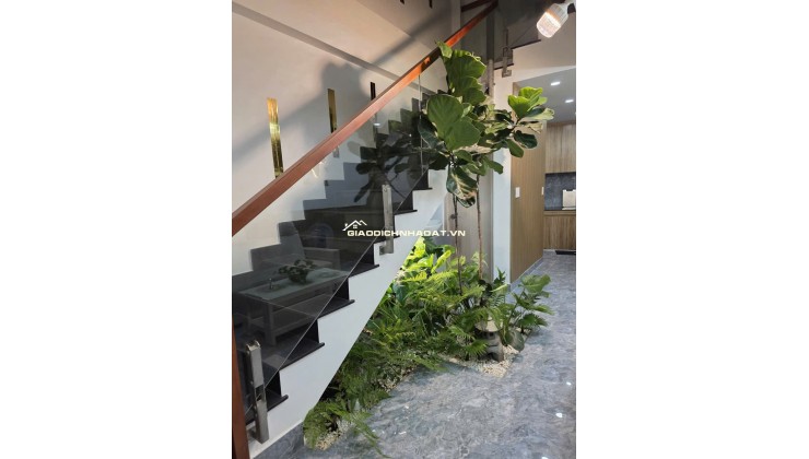 CHUYỂN CÔNG TÁC CẦN BÁN NHÀ MỚI XÂY, THIẾT KỆ HIỆN ĐẠI SANG TRỌNG, DTSD 300m2, P.TÂN TẠO(MỚI)