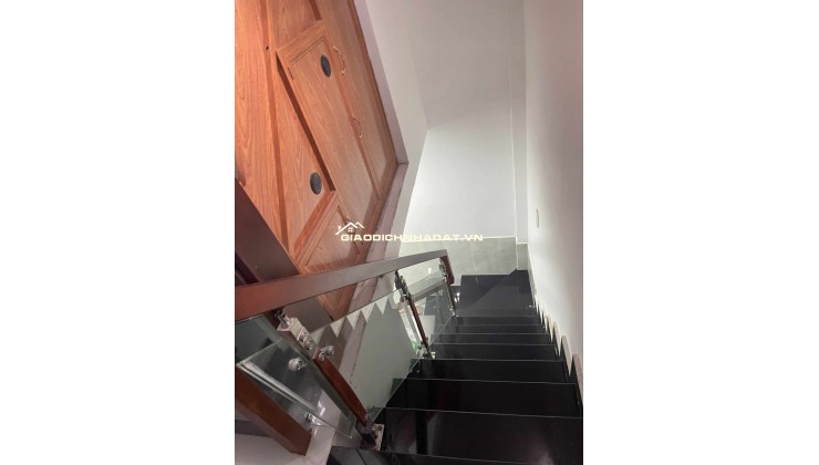 Bán nhà 3 tầng, 36m2 Bình Thành, Bình Tân. SH, 3.7 tỷ. LH: 0909898125