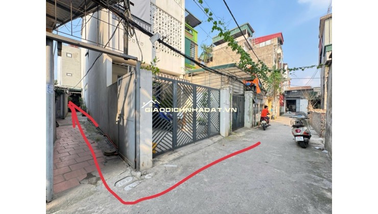 Bán nhà C4 ngõ 405 Ngọc Thuỵ 57m gần oto chỉ nhỉnh 4 tỷ. LH 0936123469