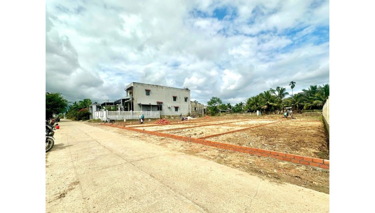 Chính chủ bán nhanh 2 lô liền kề nằm ngay chợ Đại Hiệp