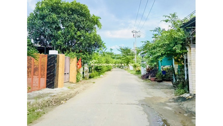 Bán lô đất cách quốc lộ chỉ 100m, dân ở đông kín, sổ sẵn, chỉ 8xxtr