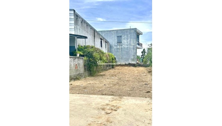 Bán lô đất cách quốc lộ chỉ 100m, dân ở đông kín, sổ sẵn, chỉ 8xxtr