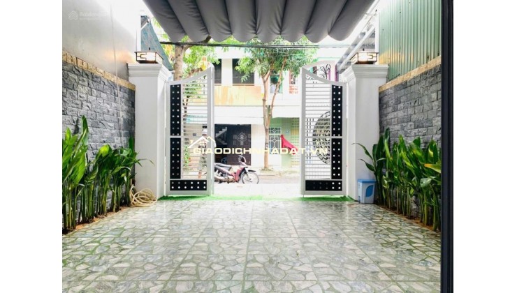 Bán nhà mặt phố Vũ Quỳnh, Hòa Minh, Liên Chiểu, Đà Nẵng. DT 84m2, 3 tầng, 3PN. Giá 7.9 tỷ, Sổ Đỏ. LH: 0877661879