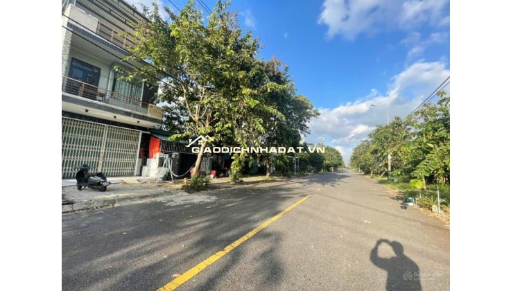 Bán đất thổ cư Hòa Hiệp 3, Liên Chiểu, Đà Nẵng. DT 90m2, giá 4.5 tỷ, sổ đỏ, hướng Đông Nam. LH: 0877661879