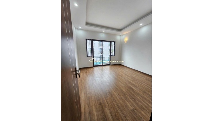 Cần bán gấp nhà Văn Miếu 46m 6 tầng, thang máy, gần ô tô hơn 12 tỷ