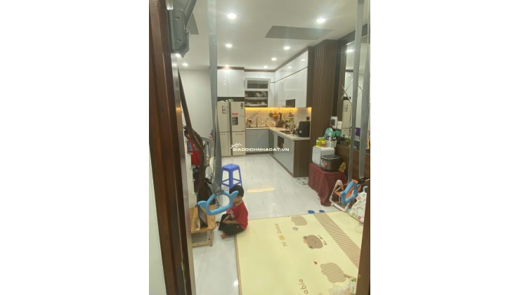 Tôi bán gấp căn nhà đẹp ở luôn ngõ 101 Thanh Nhàn, 38m2, 5 tầng, 6 phòng ngủ giá 12 tỷ có TL