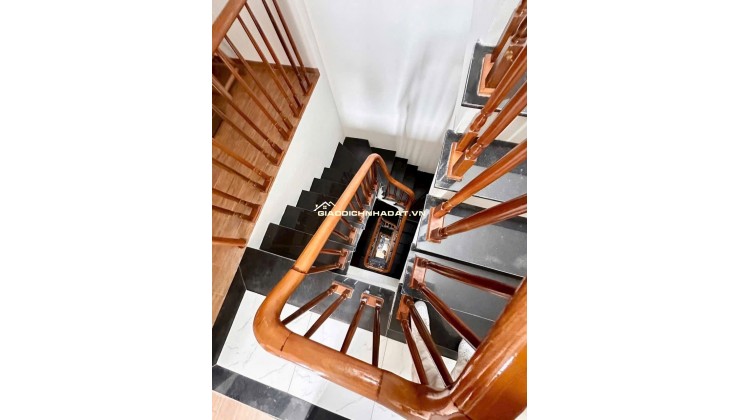 THẠCH BÀN- Ở NGAY- 5 TẦNG- Ô TÔ ĐỖ CỬA - CHỈ 5.X TỶ