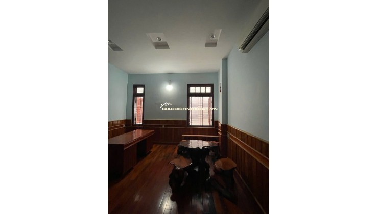 Nhà đẹp giá đầu tư.
CC bán nhà mặt tiền Lê Hồng Phong, Nam Nha trang.