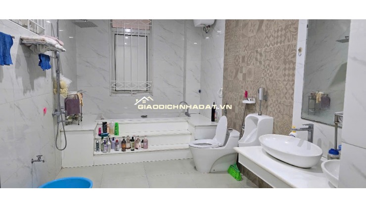 CHO THUÊ VĂN PHÒNG – NHÀ XƯỞNG THỜI TRANG KHÉP KÍN