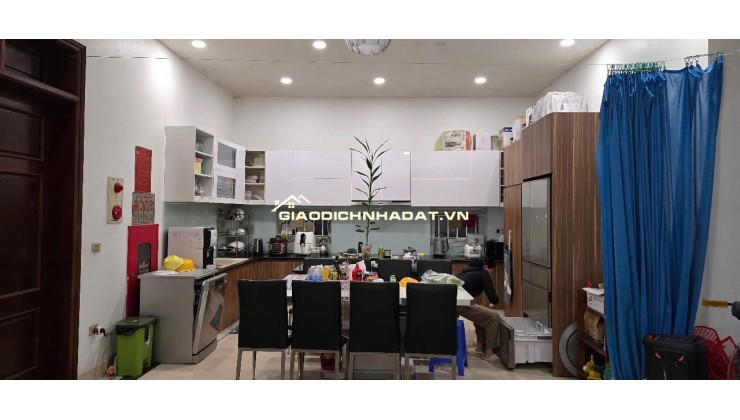 CHO THUÊ VĂN PHÒNG – NHÀ XƯỞNG THỜI TRANG KHÉP KÍN