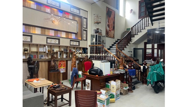 VỪA Ở, VỪA LÀM VP KD, SHOWROOM
Bán nhà 3 tầng mặt tiên đường lê Hồng Phong, Nam Nha Trang (Phước long cũ)