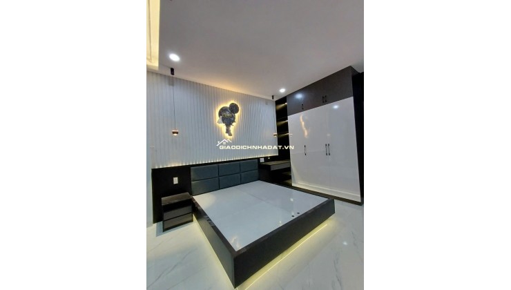 Bán rất gấp Mặt Tiền CXBH Quận 10, DT:4.5x15, T+5L Gái 18.5 tỷ TL